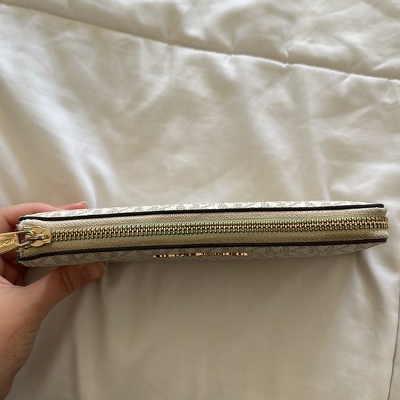 Michael Kors Pattern Wallet - Picture 3 of 11